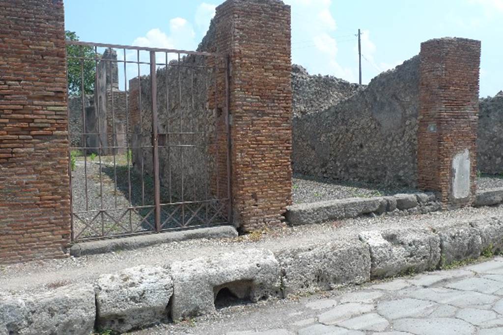 VI.3.8 Pompeii, on right and VI.3.7 on left. July 2010. Photo courtesy of Michael Binns.