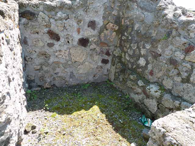 VI.3.10 Pompeii. May 2010. Passageway to rear on south side of workshop.