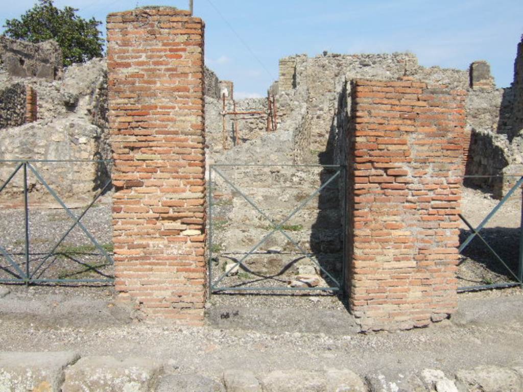 VI.3.13 Pompeii. September 2005. Looking east from Via Consolare.

