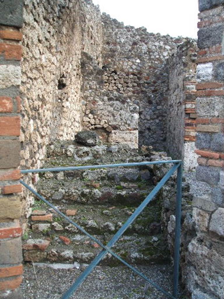 VI.3.16 Pompeii. December 2004. Looking east at steps leading to an independent dwelling on upper floor.