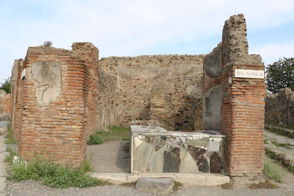 VI.3.20 Pompeii. December 2018. Looking north to entrance doorway. Photo courtesy of Aude Durand.