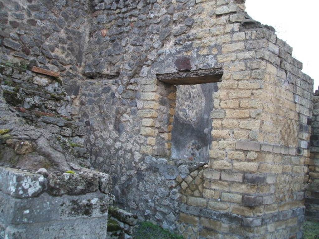 VI.3.21 Pompeii. December 2004. Looking south-west from entrance. On the left of the photo, behind the entrance wall, can be seen a part of the stairs to upper floor. On the right can be seen, the window and doorway into a cubiculum.
