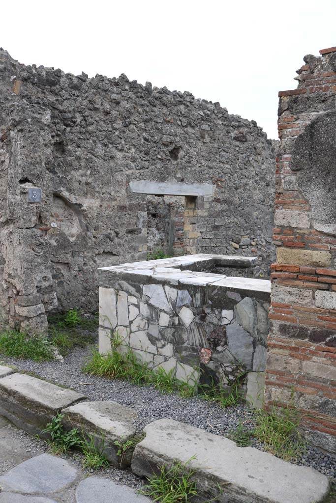 VI.4.3 Pompeii. December 2018. 
Looking south-west to entrance doorway. Photo courtesy of Aude Durand.
