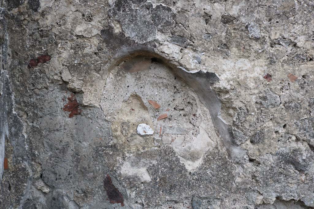 VI.4.3 Pompeii. December 2018. Niche in south wall near entrance doorway. Photo courtesy of Aude Durand.