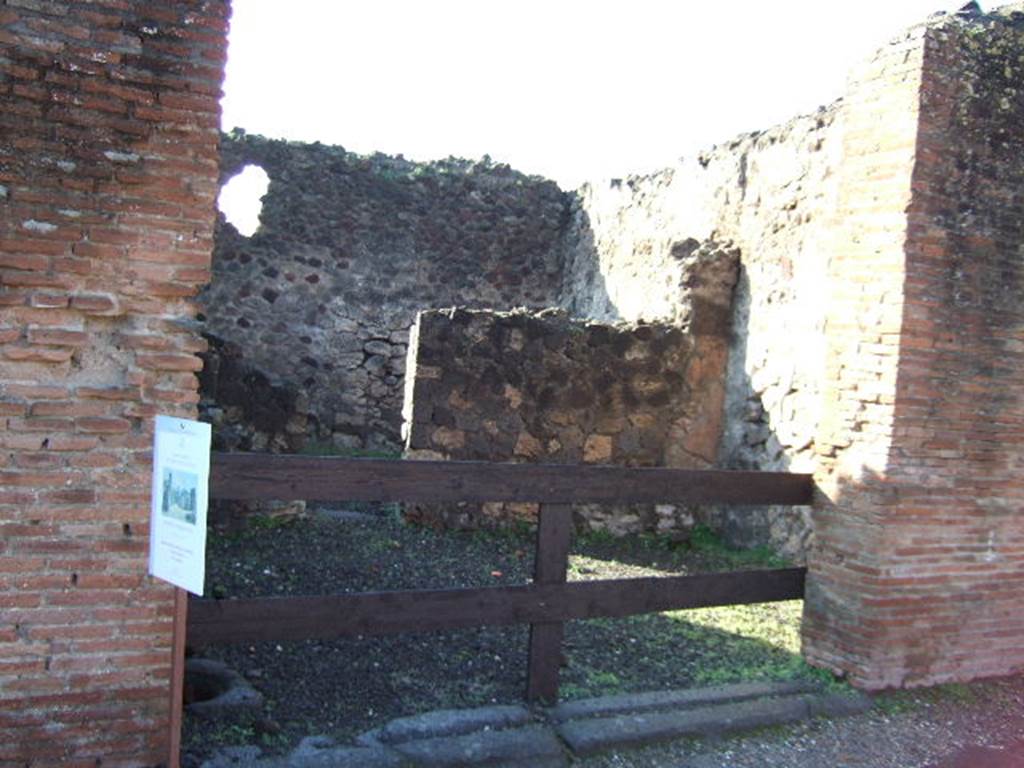 VI.4.5 Pompeii. May 2005. Entrance doorway, looking north-west.