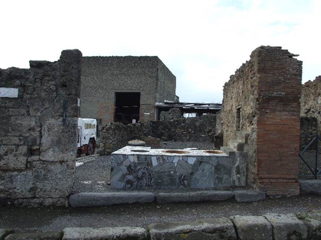 VI.4.8 Pompeii. May 2005. Entrance doorway.