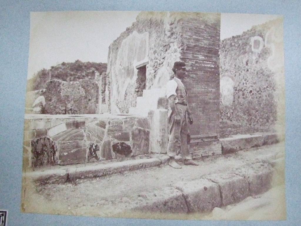VI.4.8 Pompeii. Old undated photograph courtesy of the Society of Antiquaries, Fox Collection.