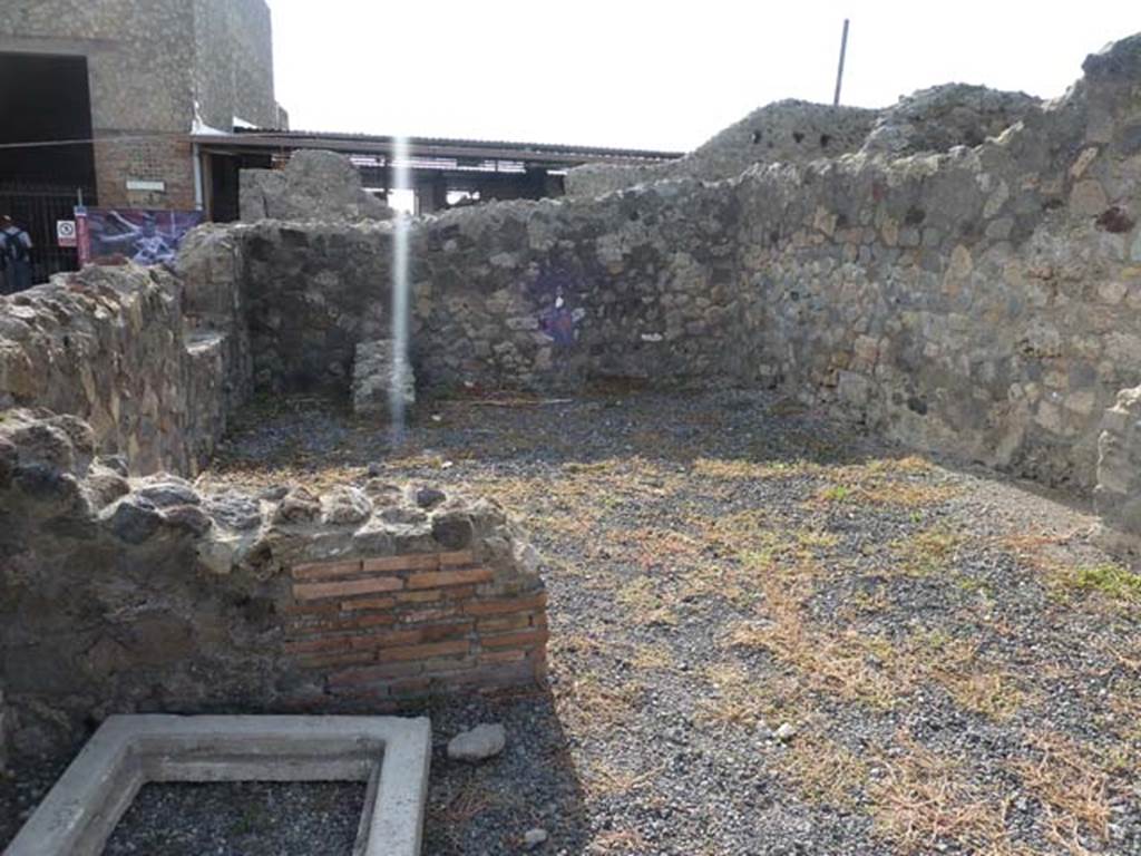 VI.4.9 Pompeii. September 2015. Looking west into rear room.