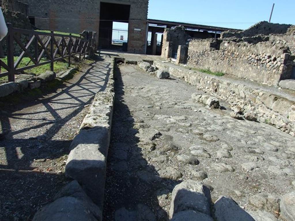 VI.4.10 Pompeii. March 2009. Looking west towards the end of Via delle Terme, where it joins Vicolo del Farmacista. VI.4.11 is the last entrance on the north side, and VI.4.10 is the smaller house entrance next to it.

