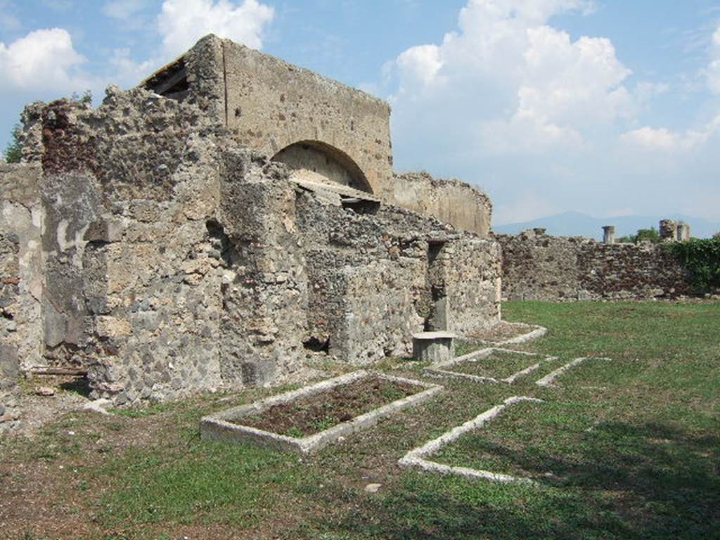 VI.5.7 Pompeii. September 2005. North side of garden, according to Eschebach, site of triclinium and five cubicula.

