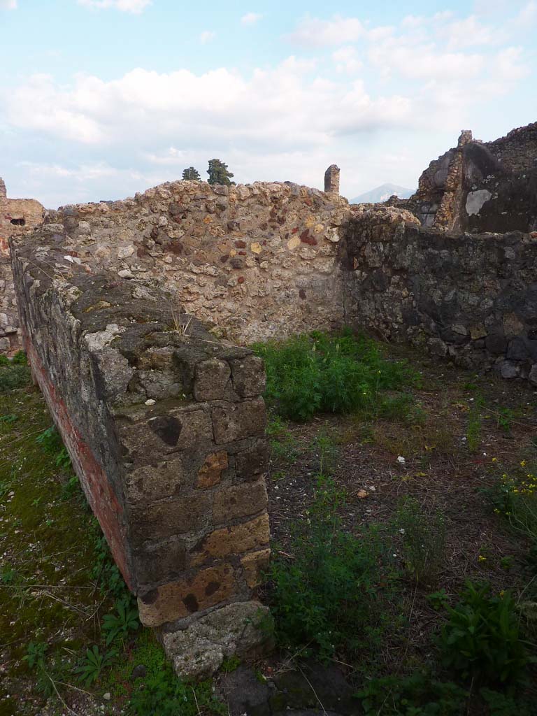VI.5.9 Pompeii. November 2021. 
Doorway to triclinium, looking towards east wall. Photo courtesy of Hlne Dessales.
