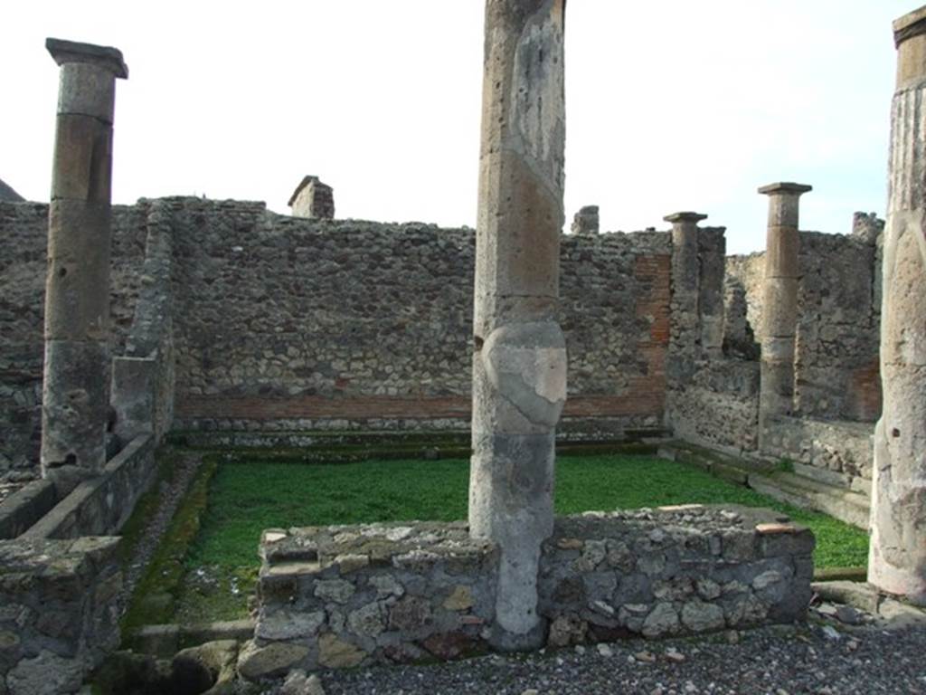 VI.5.10 Pompeii. December 2007. Looking across east portico of peristyle, from room 2.