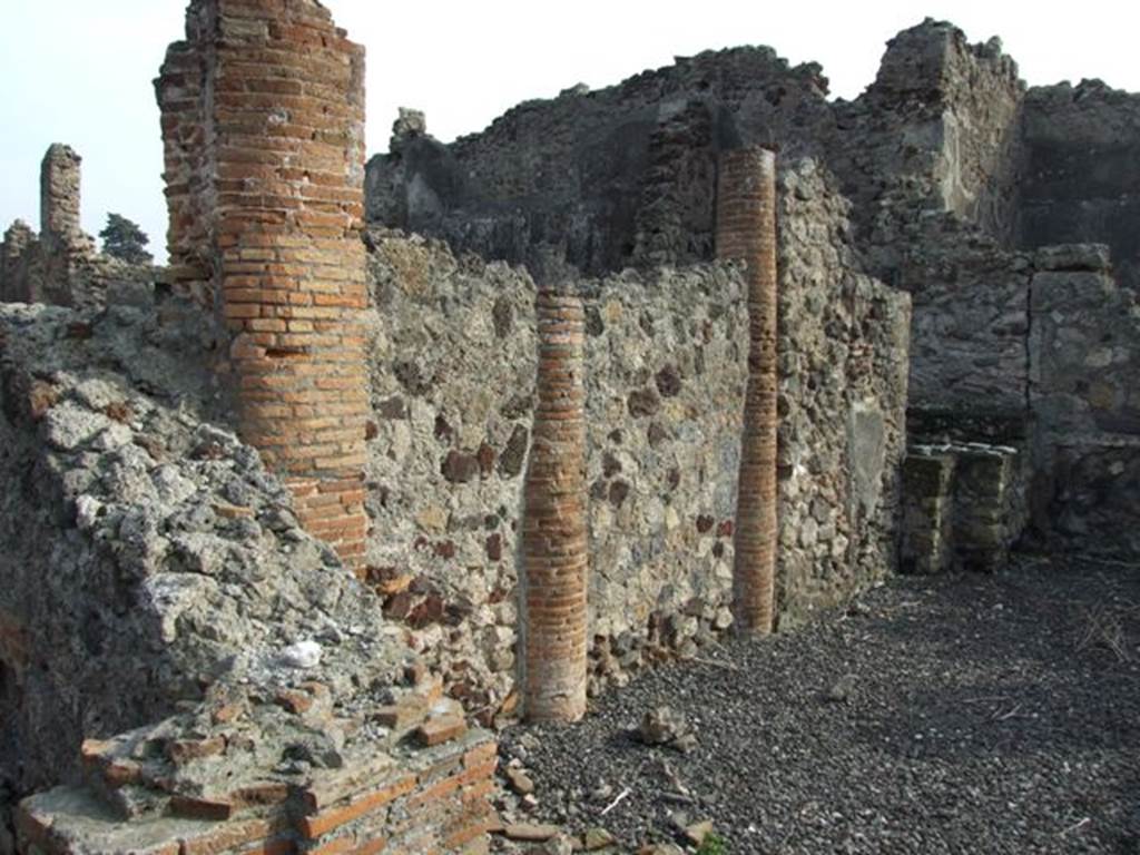 VI.5.10 Pompeii. December 2007. Room 16, east wall and south-east corner.