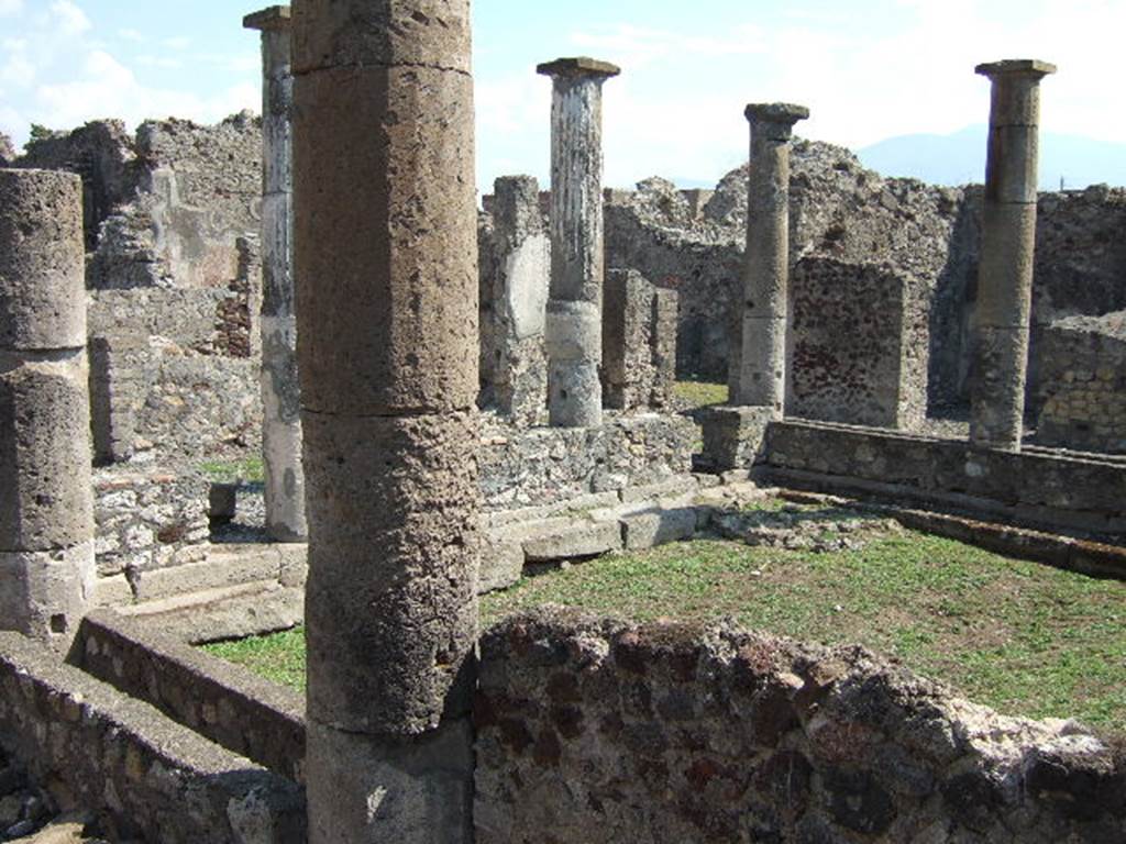 VI.5.10 Pompeii. September 2005. Room 1, looking south-east towards east portico of peristyle.