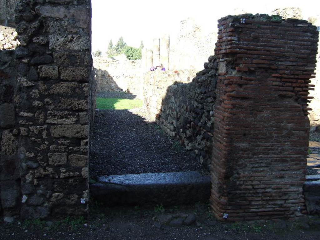 VI.5.14 Pompeii. December 2005. Entrance doorway.