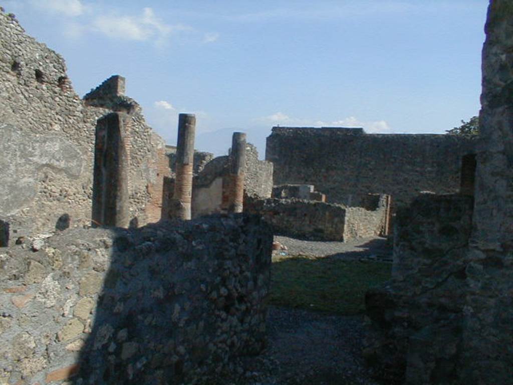 VI.5.14 Pompeii. September 2004. Looking south from room in north-west corner of peristyle.