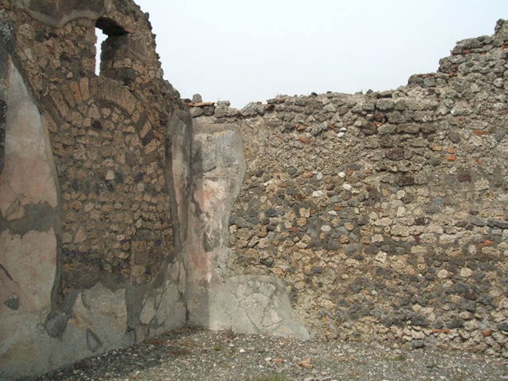 VI.5.14 Pompeii. May 2005. North-east corner of large room on east side of peristyle.