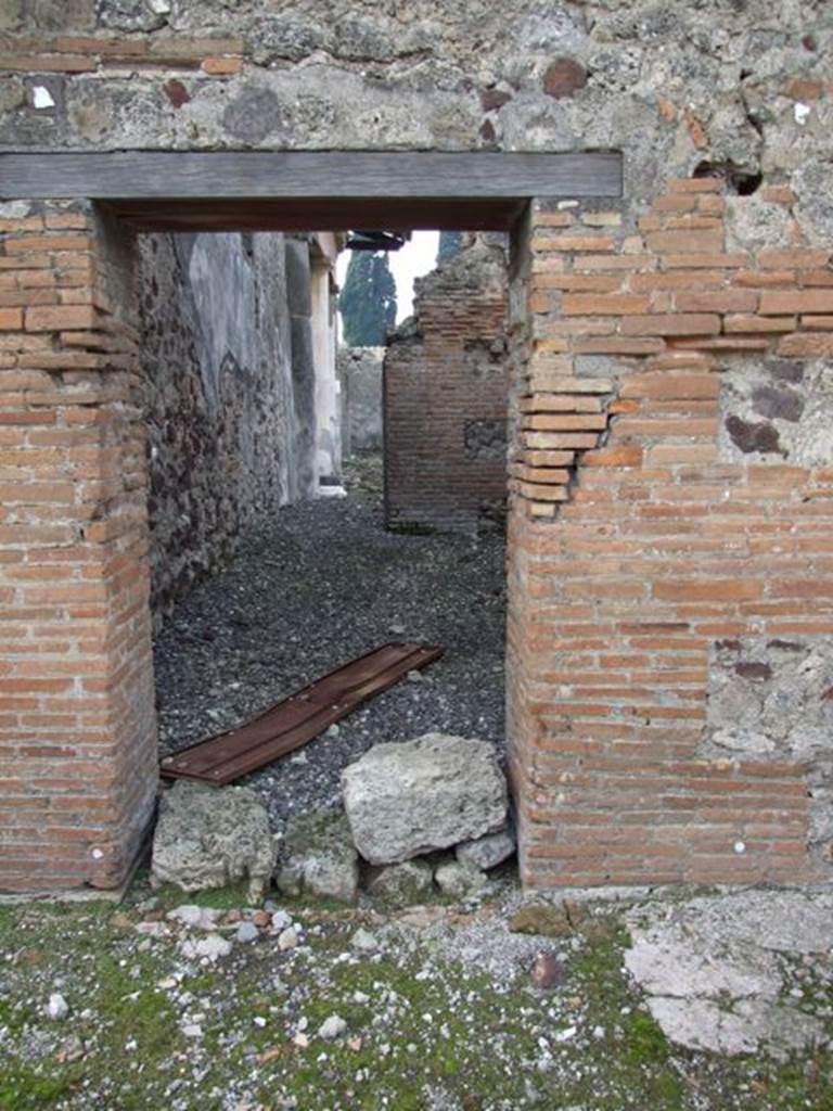 VI.5.21 Pompeii. September 2005. Looking west to entrance doorway, leading to VI.5.5.