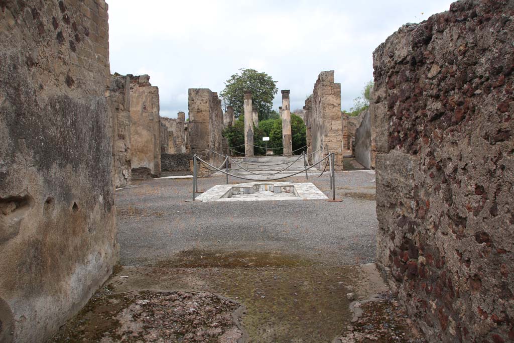 VI.6.1 Pompeii. April 2014. Looking north from entrance corridor, across atrium to peristyle. Photo courtesy of Klaus Heese.