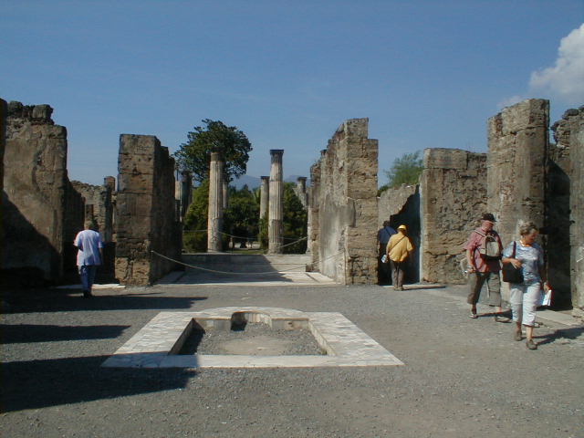 VI.6.1 Pompeii. September 2004. Looking north across atrium to peristyle.
