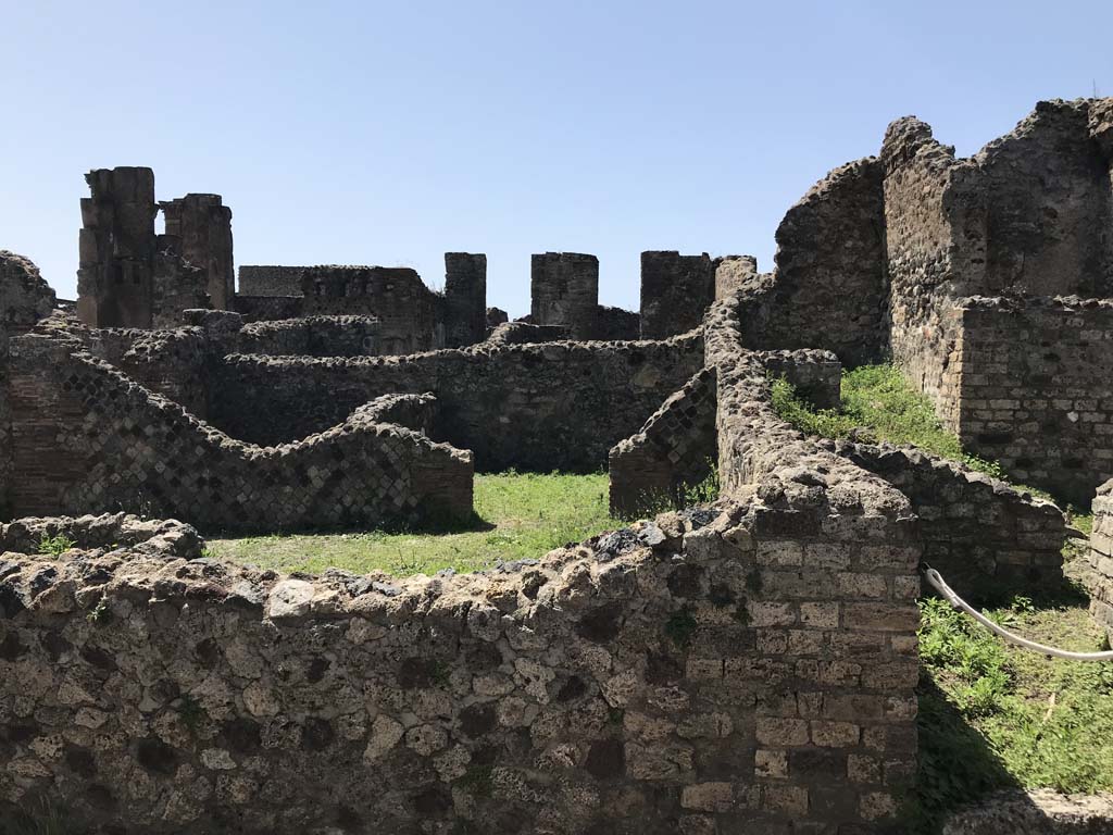 VI.6.6 Pompeii, stairs that would have led to an upper floor, on right. April 2019. VI.6.7, at its rear.
On the left would be the oven room of VI.6.5. Photo courtesy of Rick Bauer.
