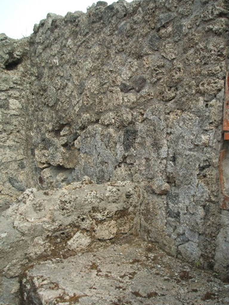 VI.6.15 Pompeii. May 2005. South wall, rear room, hearth, with latrine nearby.