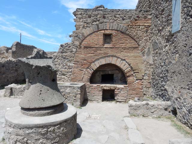 VI.6.17 Pompeii. September 2019. Looking north towards oven in bakery. Photo courtesy of Klaus Heese.