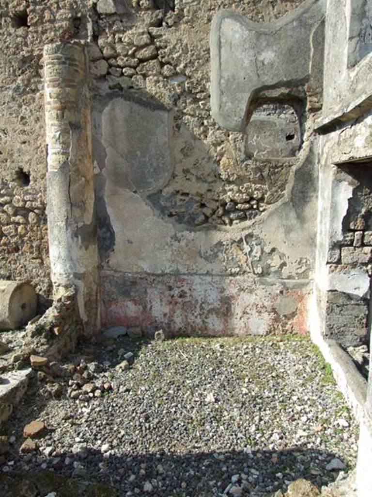 VI.7.1 Pompeii.  March 2009.  East wall of light-well containing two windows which looked into the light-well.