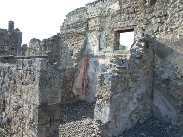 VI.7.3 Pompeii.  September 2005.  Room 3 and north side of atrium from entrance.