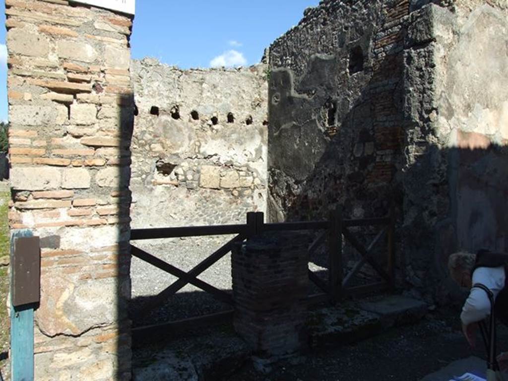 VI.7.5 Pompeii.  March 2009.  VI.7.4 and VI.7.5 entrances.