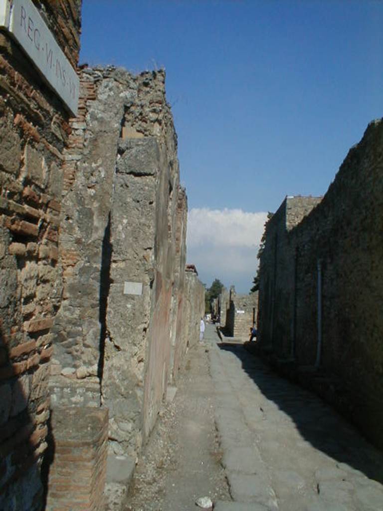VI.7.5 Pompeii. September 2004.  Vicolo di Mercurio looking east

