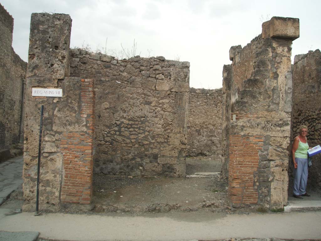 VI.7.8 Pompeii. May 2005. Looking west towards entrance doorway and west wall of shop
