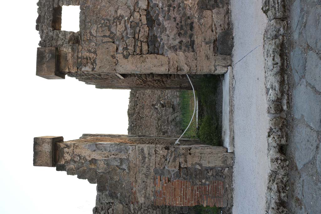 VI.7.9 Pompeii. December 2018. Looking west to entrance doorway. Photo courtesy of Aude Durand.
60709_ext Aude Durand.
