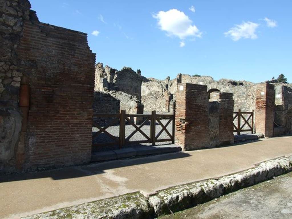 VI.7.10 Pompeii.  March 2009.  Entrances to VI.7.10 and VI.10.11.