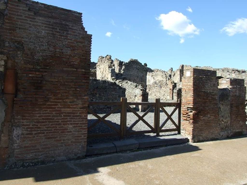 VI.7.10 Pompeii.  March 2009.  Entrance.