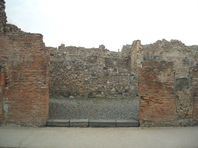 VI.7.10 Pompeii.  May 2005.  Entrance.

