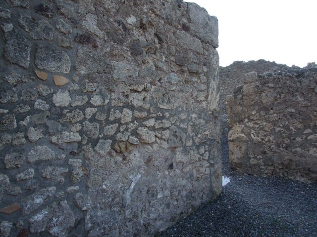 VI.7.11 Pompeii. December 2018. 
Looking south-west from entrance doorway, across VI.7.10, towards atrium of VI.7.9, showing niche in south ala, centre left. 
Photo courtesy of Aude Durand.

