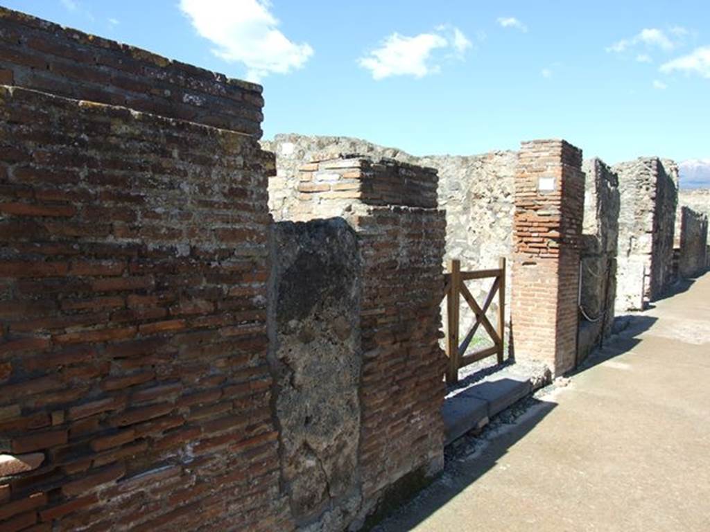 VI.7.11 Pompeii.  March 2009.  Entrance on Via di Mercurio. 