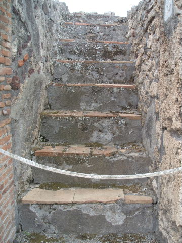 VI.7.12 Pompeii. May 2005. Steps to upper floor.

