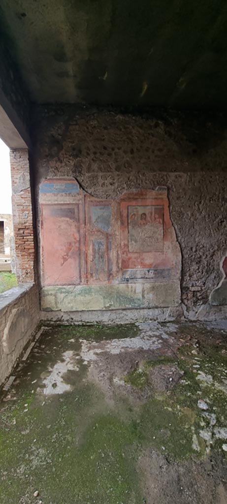 VI.7.18 Pompeii. December 2006. Looking south to doorways to the two oecus entrances..

