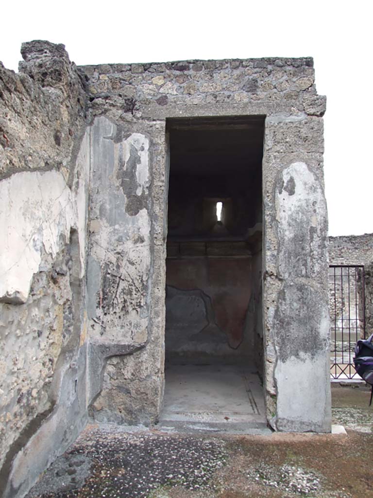 VI.7.18 Pompeii. December 2006. Corridor to blocked doorway into VI.7.1, on west side of triclinium.
