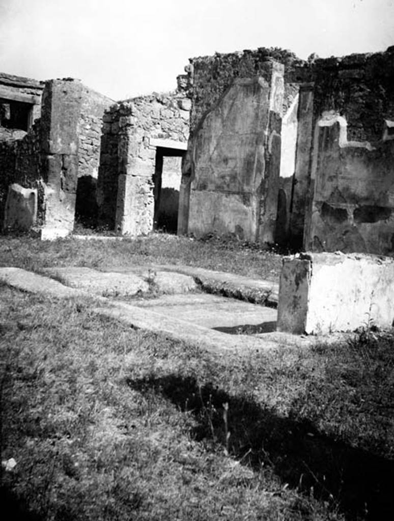 230777 Bestand-D-DAI-ROM-W.1224.jpg
VI.7.20 Pompeii. W.1224. Looking across impluvium in atrium towards south-east corner. 
Photo by Tatiana Warscher. With kind permission of DAI Rome, whose copyright it remains. 
See http://arachne.uni-koeln.de/item/marbilderbestand/230777 

