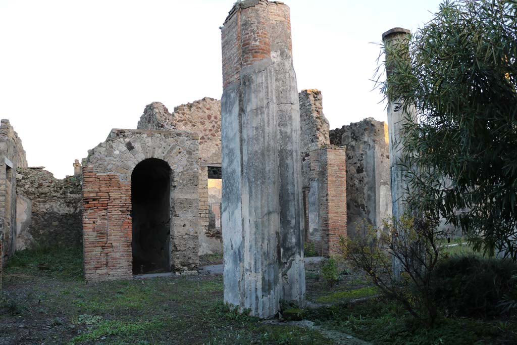 VI.7.20 Pompeii. December 2018. Looking south-east from north portico of peristyle. Photo courtesy of Aude Durand.