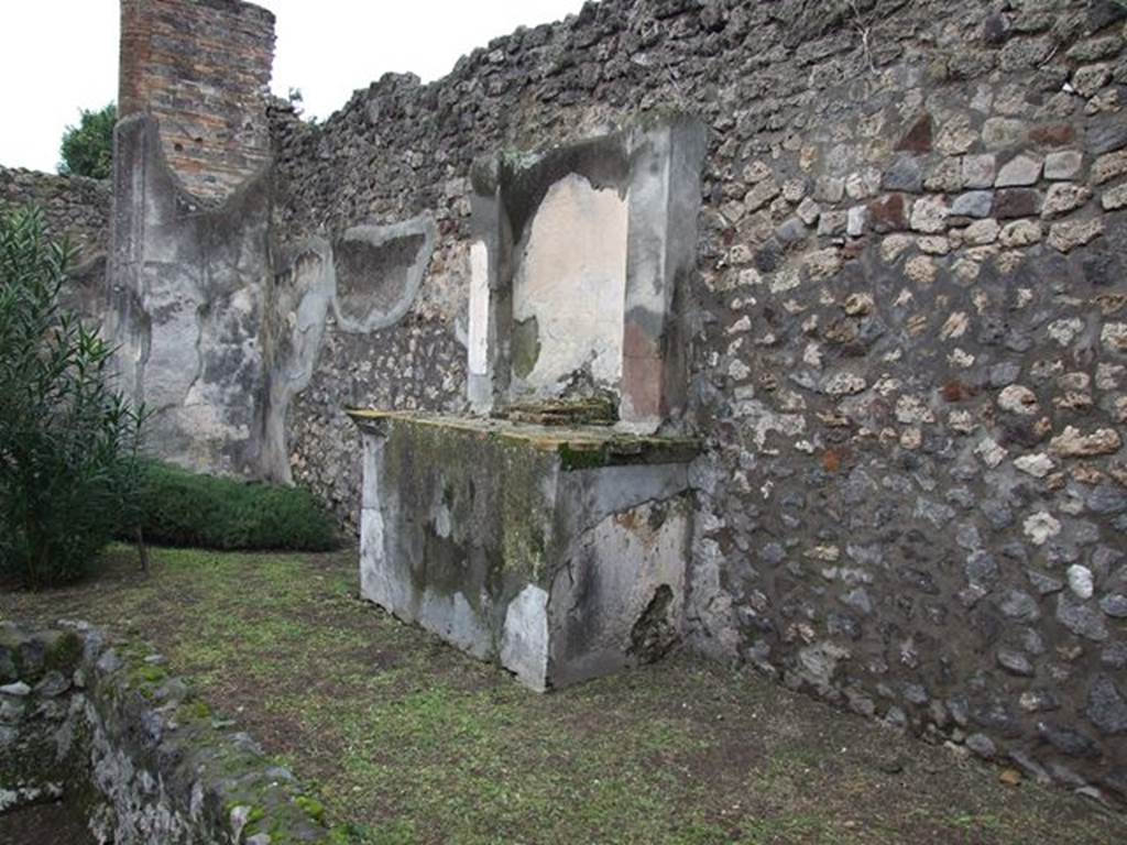 VI.7.20 Pompeii. December 2006. Shrine on rear west wall of peristyle.
