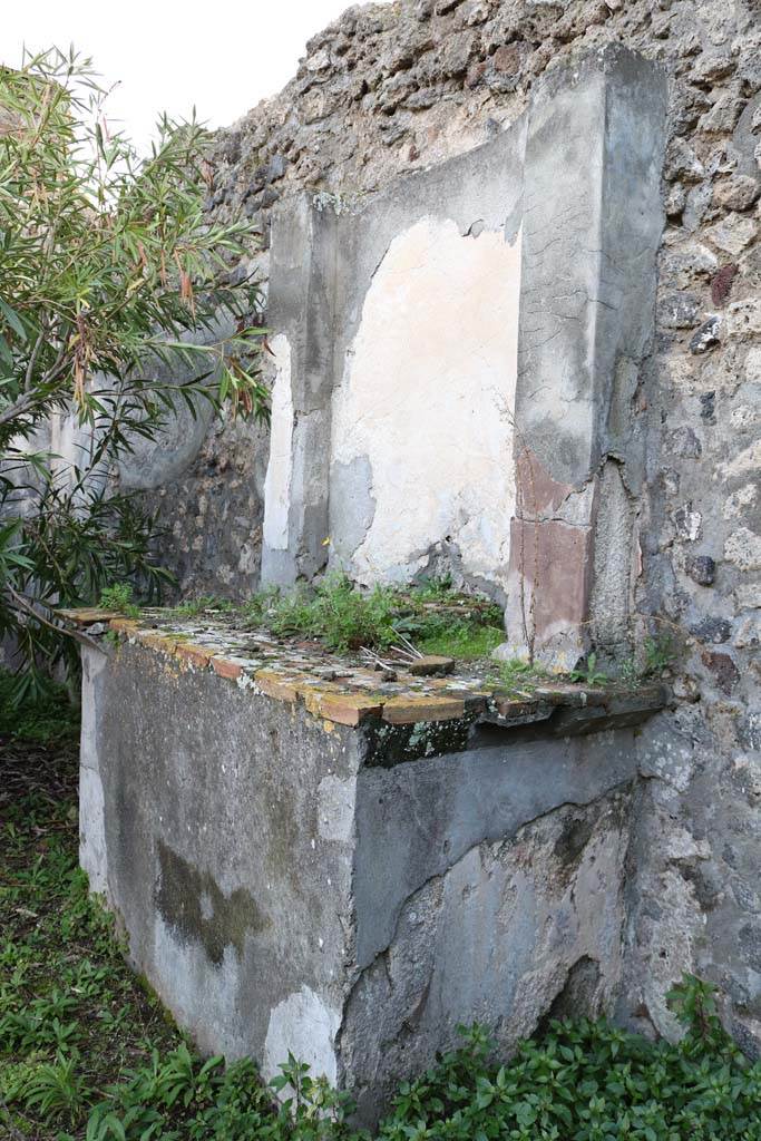 VI.7.20 Pompeii. December 2018. 
Shrine on rear west wall of peristyle. Photo courtesy of Aude Durand.
