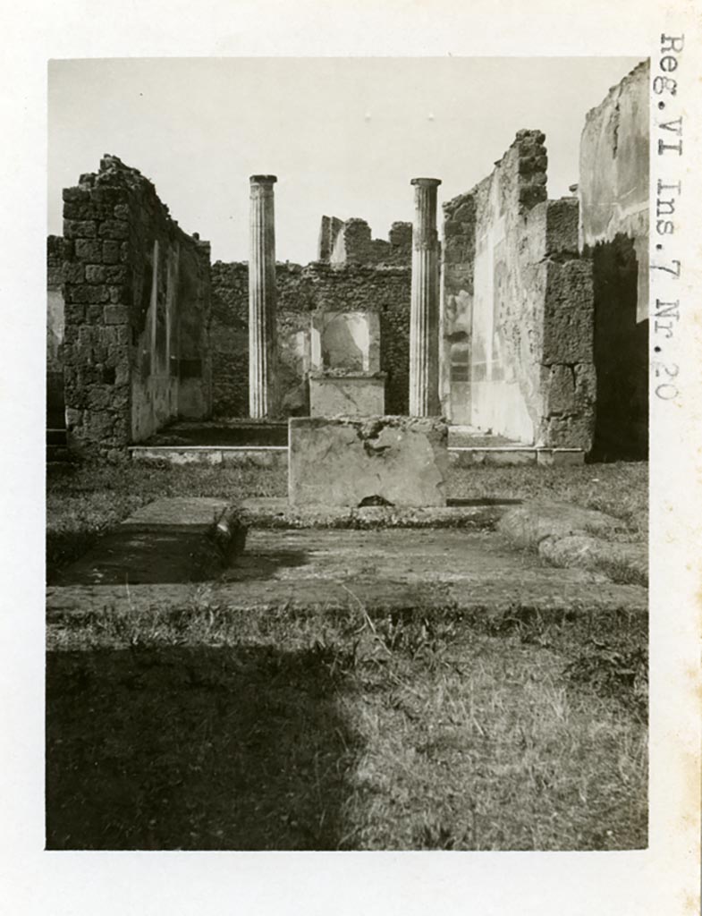 VI.7.20 Pompeii. Pre-1937-39. Looking west across impluvium in atrium.
Photo courtesy of American Academy in Rome, Photographic Archive. Warsher collection no. 617a.
