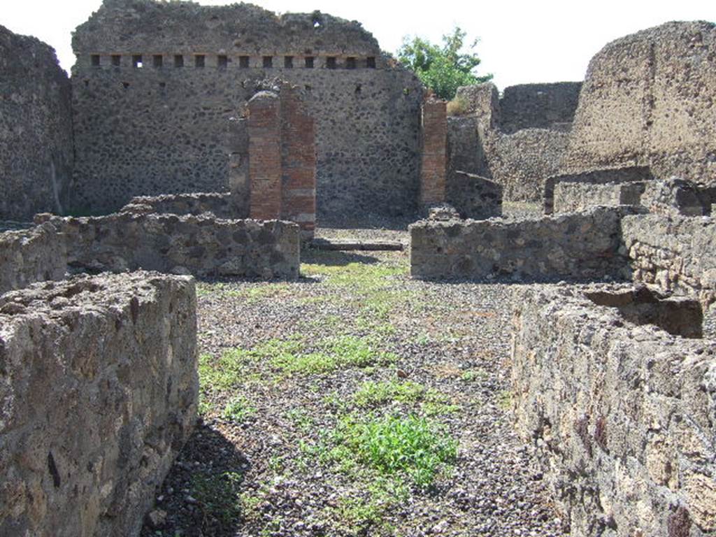 VI.7.22 Pompeii. September 2005. North side and north-east corner of atrium, looking from entrance.
