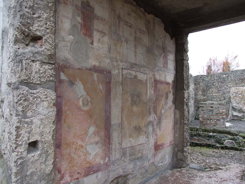VI.7.23 Pompeii. South wall of tablinum, looking west. Photo courtesy of Davide Peluso.