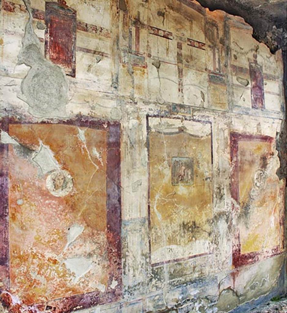 231362 Bestand-D-DAI-ROM-W.1162.jpg
VI.7.23 Pompeii. W.1162. South wall of tablinum, looking east towards atrium and steps in south-east corner. 
Photo by Tatiana Warscher. Photo © Deutsches Archäologisches Institut, Abteilung Rom, Arkiv. 
See http://arachne.uni-koeln.de/item/marbilderbestand/231362 
