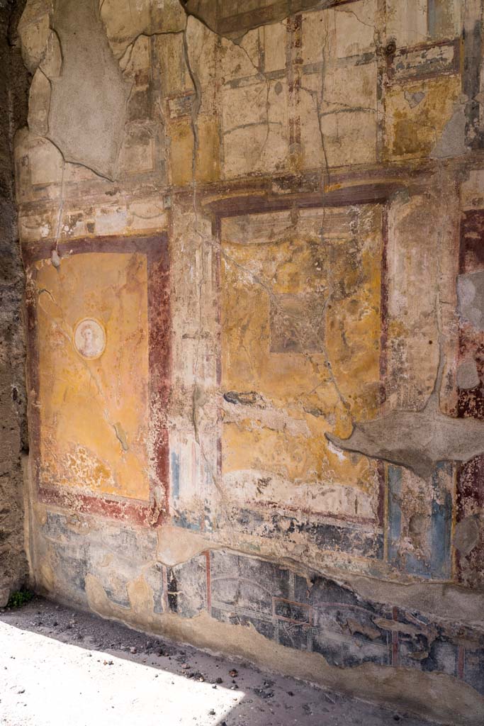 231138 Bestand-D-DAI-ROM-W.1335.jpg
VI.7.23 Pompeii. W.1335. Panel with landscape, from tablinum.
Photo by Tatiana Warscher. Photo © Deutsches Archäologisches Institut, Abteilung Rom, Arkiv. See http://arachne.uni-koeln.de/item/marbilderbestand/231138 
